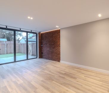 Stunning Recently Converted Ground Floor Maisonette with Smart Home... - Photo 2