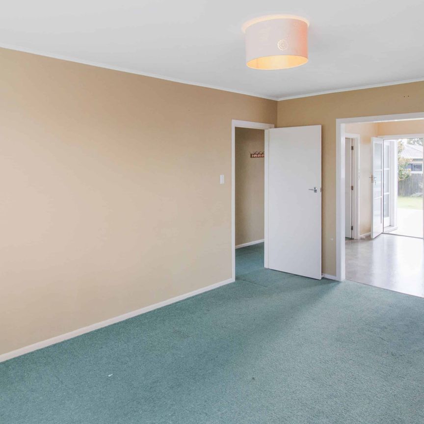 Spacious family home in Manurewa! - Photo 1