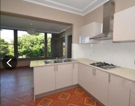 Hurstville - Photo 5