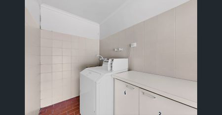 Stylish Ground-Floor Living in a Convenient Location - Photo 4