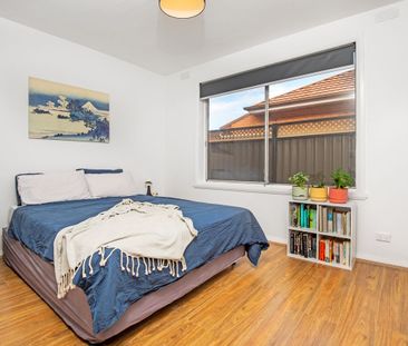Pet friendly recently refreshed ground floor apartment in a block o... - Photo 2