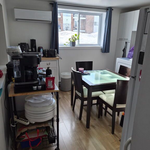 4 1/2 Entièrement Rénové - Photo 1