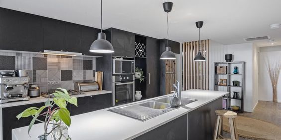 Large 2 bedroom furnished apartment - Photo 3