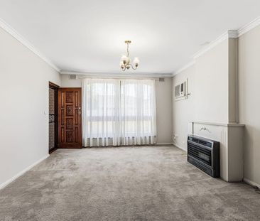 Spacious & Well-Located Unit in Sought-After Kensington Gardens - Photo 1