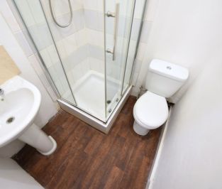 3 bedroom House in Highthorne View Bed), Armley Leeds - Photo 3