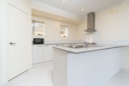 Close to All Amenities and Parklands @$750 Per Week - Photo 3