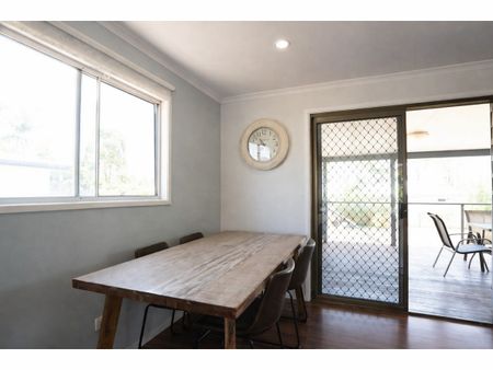 Dual Living in Quiet Cul-De-Sac with Fully Fenced Yard - Photo 3