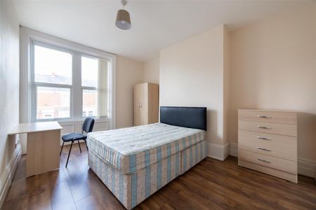 4 bedroom terraced house to rent - Photo 5