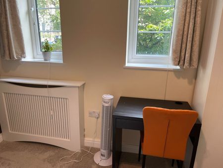 3 Bed Flat, Heathway Court, NW3 - Photo 5