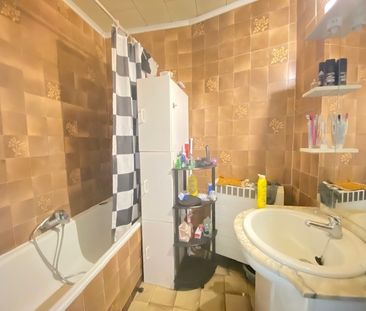 Ruim appartement met 2 slaapkamers en terras. - Photo 2