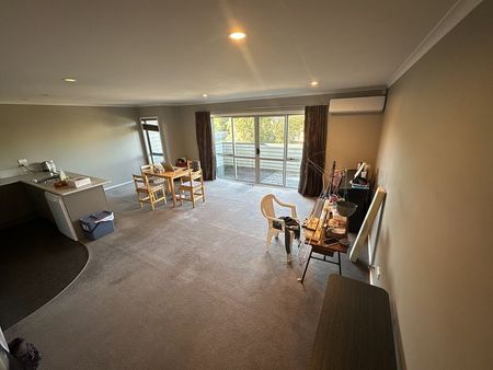 Modern 3-Bedroom Townhouse with Office - Photo 4