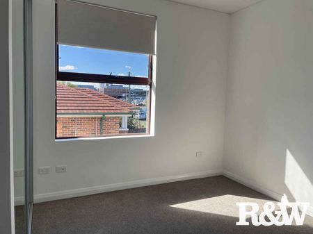 Beautiful 2 bedroom unit - Photo 2
