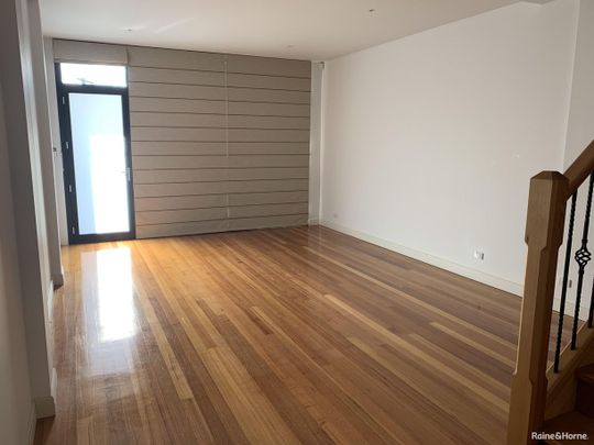 Perfectly located in Ascot Vale - Photo 1