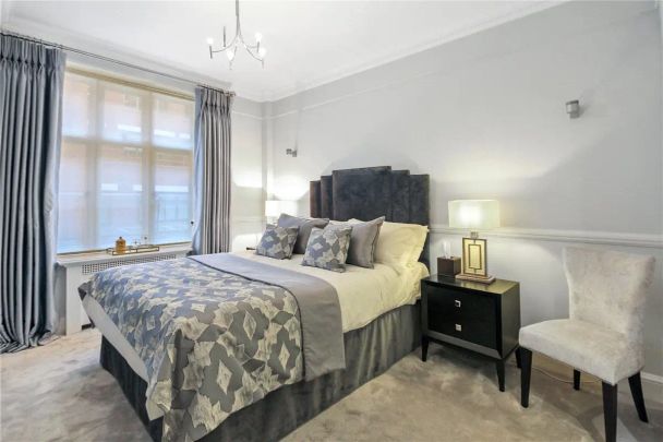 2 bedroom flat in South Audley Street - Photo 1