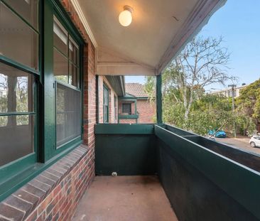 Bright & Spacious Living Just Steps from Carlisle Street! - Photo 1