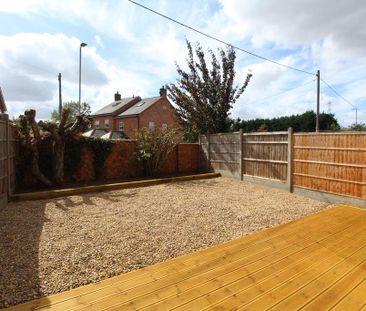 2 bedroom end of terrace house to rent - Photo 4