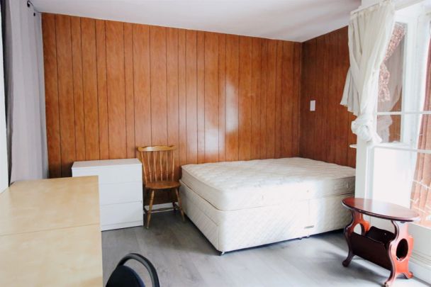 3 Bed / 1 Bath - Photo 1
