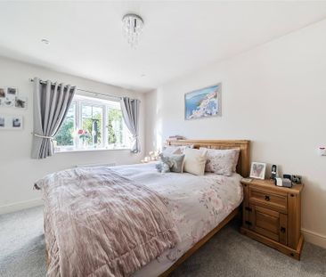 4 bedroom link detached house to rent - Photo 6