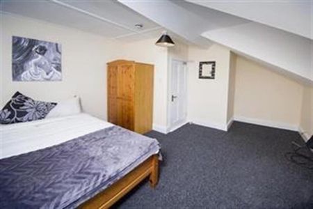 Room 5, 4 Candahar Street, Belfast, BT7 3AQ - Photo 4