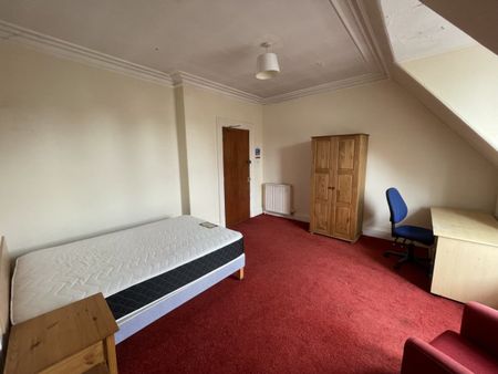 20 Top Floor, Whitehall Street, DD1 4AF, Dundee - Photo 2