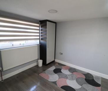 4 bedroom semi-detached house to rent - Photo 3