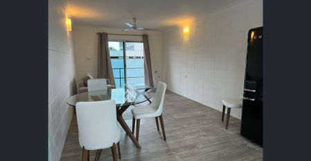 One bedroom furnished apartment situated in the heart of Cairns. - Photo 4