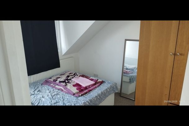 2 Bed Flat, St Pauls Avenue, NW2 - Photo 1