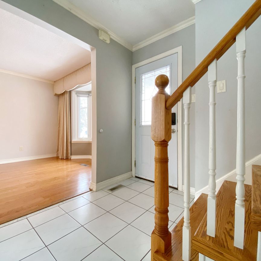 For Lease - 1 Teasdale Court, Aurora, Ontario - Photo 1