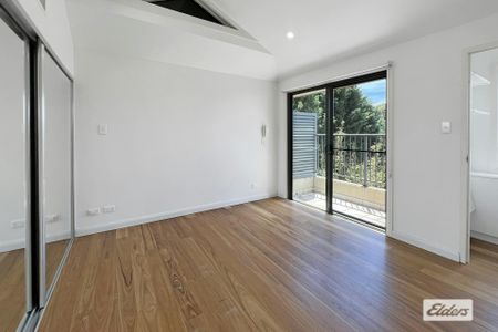 Spacious Three Bedroom Townhouse for Rent! - Photo 5