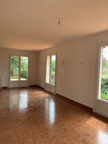 MAISON T6 à CHAMPFORGEUIL - Photo 4