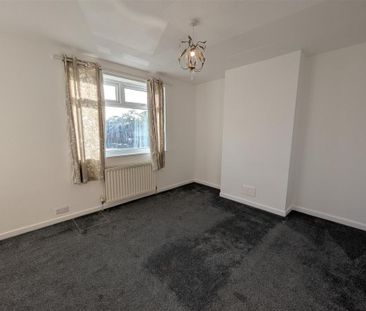 2 bedroom end of terrace house to rent - Photo 4