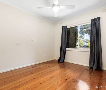 Classic Charm with Contemporary Comfort in the Heart of Ringwood - Photo 5