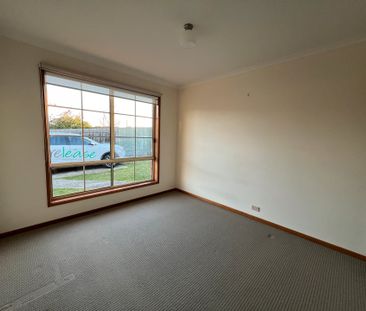 2/5 Arbour Grove, Belmont - Photo 2