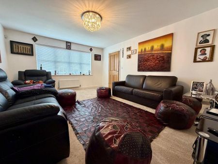 4 bedroom detached house to rent - Photo 4
