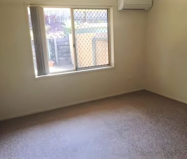 3 bedroom, 1 bathroom townhouse in Arana Hills. - Photo 2