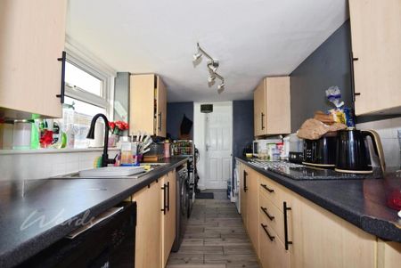 3 bedroom terraced house to rent - Photo 5