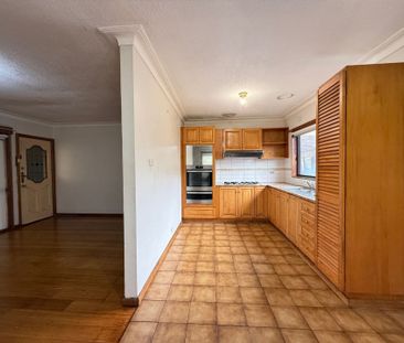 Delightful 3 Bedroom Home - Photo 4