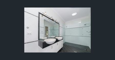 SUBSTANTIAL CONTEMPORARY RESIDENCE - POSITIONED ADJACENT TO BEAUTIFUL PARKLAND - Photo 5