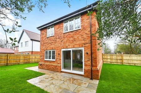 3 bedroom detached house to rent - Photo 4