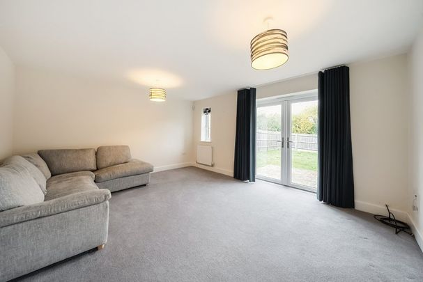 3 Bedroom House - Rowden Way, Alton - Photo 1