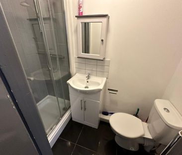 Room in a Shared House, Teignmouth Road, B29 - Photo 3