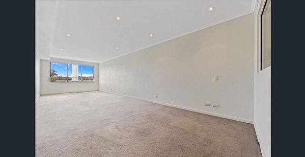 Resort-Style Studio with Secure Parking in Prime Epping Location - Photo 1