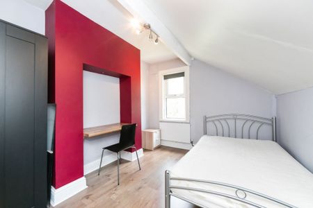 A Hartley Avenue, Woodhouse, Leeds - Photo 3