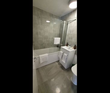 Room in a Shared House, Kent Close, CR4 - Photo 6