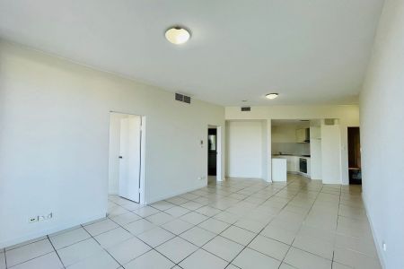 Spacious Modern Apartment Moments from Central Station & Universities - Photo 4