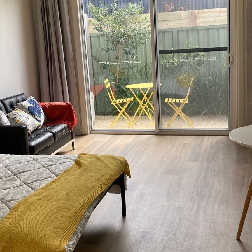 STUDIO BEDSIT - Photo 1