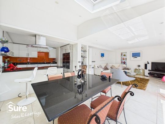 5 bedroom semi-detached house to rent - Photo 1