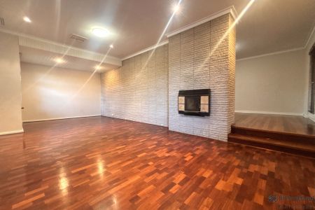 SPACIOUS FAMILY HOME WITH POOL & ENTERTAINING AREA HOME OPEN SATURDAY 22 AUGUST AT 12.45AM SHARP! - Photo 2