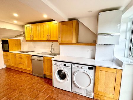 4 Bed Terraced House, London, NW11 - Photo 2