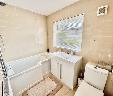 Chapel Fields, Old Harlow, CM17 - Photo 5